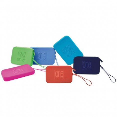 Astucci One Color SUMMER sono realizzati in silicone con la zip e il tira zip in tinta.
