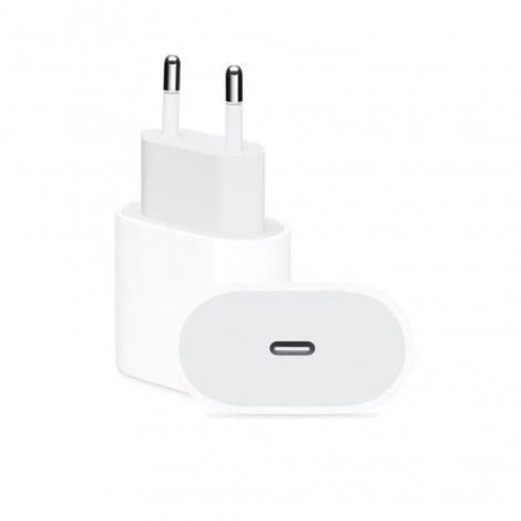 A casa, in ufficio o quando sei in giro, l’alimentatore USB?C Apple da 20W ti permette di ricaricare in modo comodo e veloce. Puoi usarlo con iPhone 8 o modelli successivi e sfruttare la loro funzione di ricarica rapida: riporta la batteria al 50% in circa 30 minuti.
