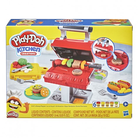 Barbecue playset - Invita gli amici in giardino! Con gli stampi e gli accessori in dotazione puoi preparare sul grill salsicce, braciole, hot-dog, hamburger, kebab e spiedini, e aggiungere un tocco di sapore con quelle realistiche bruciacchiature! Con 6 vasetti di morbida pasta da modellare Play-Doh, piatti e posate, non ti viene l`acquolina in bocca?
