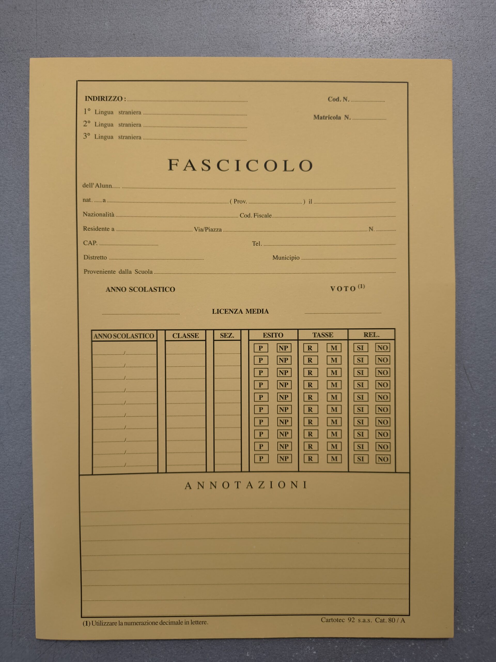 Fascicolo alunni scuola superiore con tasca, colore giallo, cat. 80/A - C92CAT80A